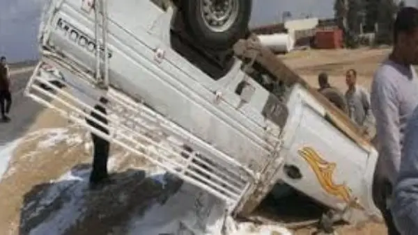 إصابة 7 أشخاص في انقلاب سيارة نقل بـ “صحراوي قنا الغربي”