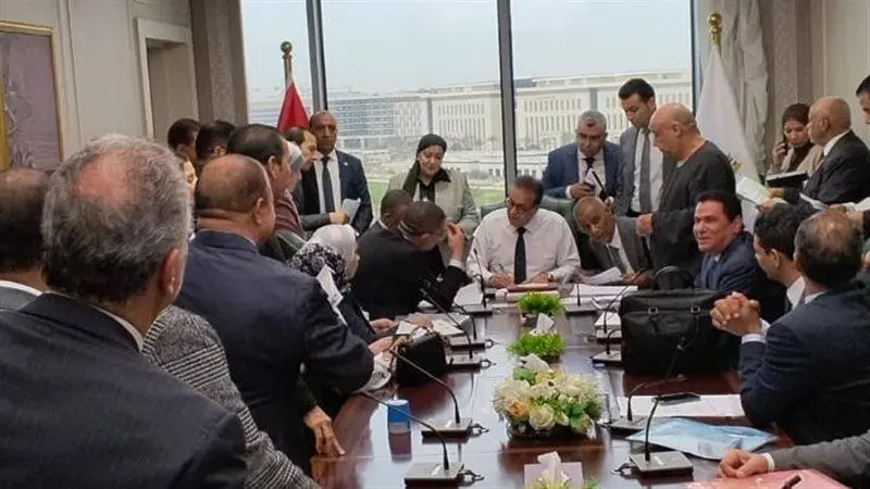 "غلطان إني قابلتكم".. تفاصيل أزمة وزير الصحة مع النواب