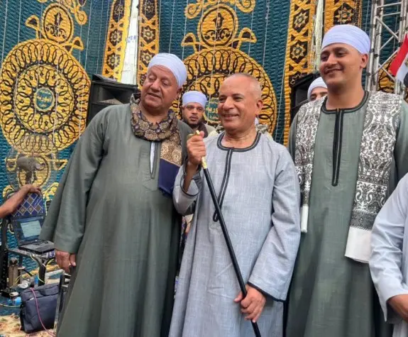 أحمد موسى بالجلابية الصعيدي بعد شفائه.. استقبال حافل في سوهاج