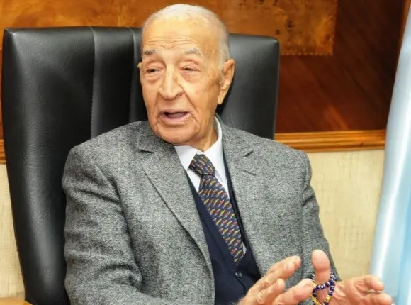 وفاة الإعلامي الكبير فهمي عمر عن عمر ناهز 98 عامًا