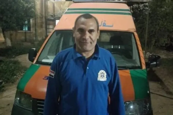 بروح التضحية.. مسعف بسوهاج ينقذ عاملًا من موت محقق داخل بيارة صرف صحي بجهينة
