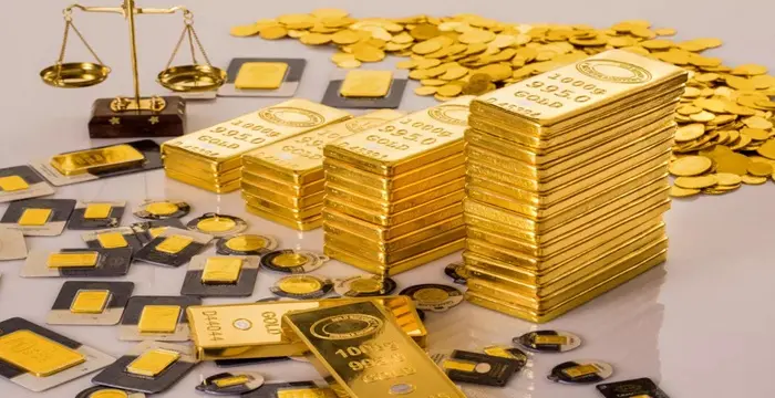 يُذكر أن أسعار الذهب في مصر تتأثر بصورة مباشرة بعدة عوامل رئيسية، أبرزها: سعر الأوقية في الأسواق العالمية، وحركة العرض والطلب في السوق المحلية، إضافة إلى سعر صرف الدولار أمام الجنيه المصري. ويأتي الارتفاع الحالي مدفوعاً بشكل رئيسي بصعود الأوقية عالمياً، والذي ينعكس بشكل تلقائي على التسعير المحلي للمعدن الأصفر.
