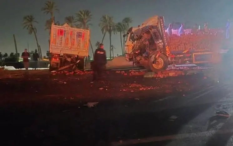 تصادم الطريق الأوسطي ينهي حياة شخصين ويصيب 10