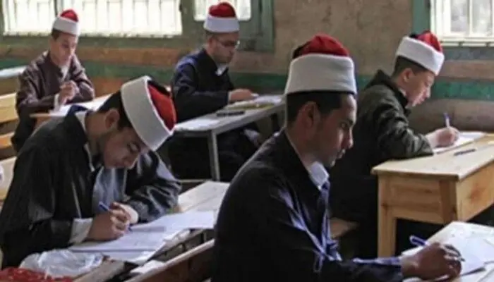 طلاب الثانوية الأزهرية يؤدون امتحان البلاغة اليوم بالقسم الأدبي