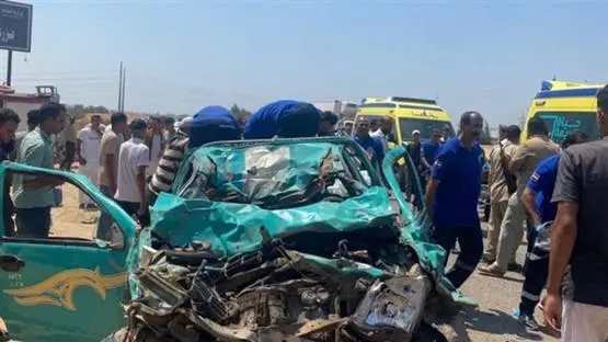 التضامن تبدأ صرف التعويضات لأسر ضحايا حادث تصادم سيارتي نقل عمال بالإسماعيلية