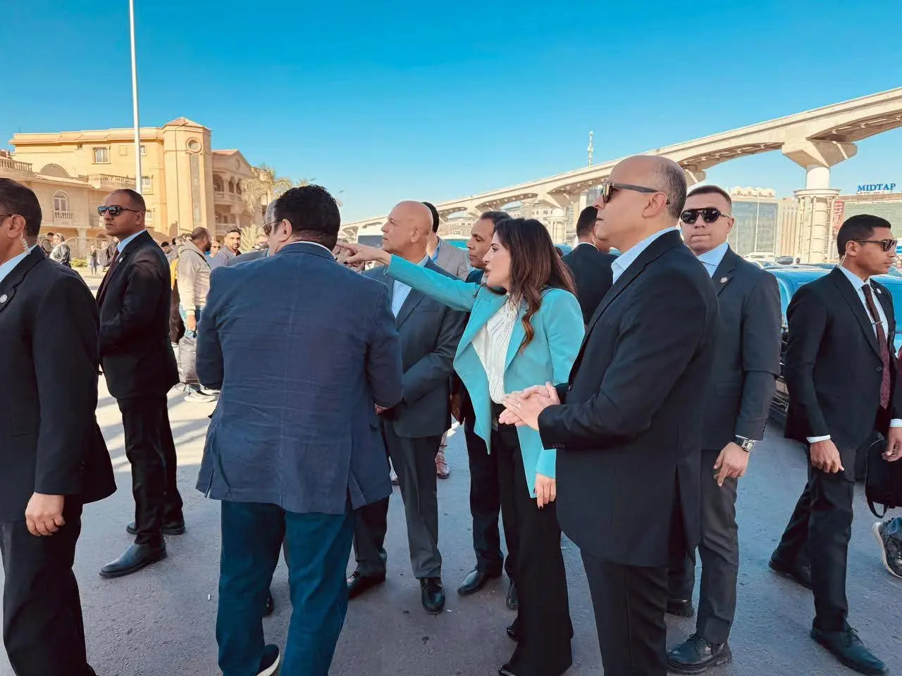 جولة مفاجئة لوزيرة الإسكان بمدينة القاهرة الجديدة.. صور