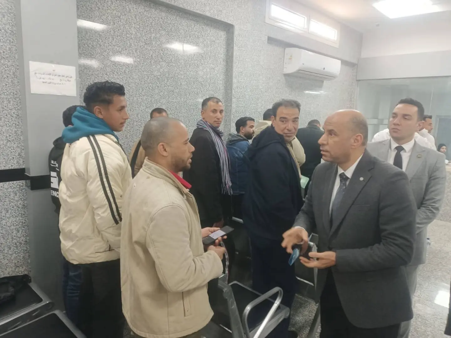 وزير العمل: المواطن يأتي في صدارة أولويات الوزارة - fb img 1771493176989