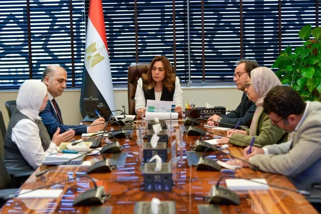 وزيرة التنمية المحلية والبيئة تتابع آخر مستجدات جهود الوزارة للحد من استخدام الأكياس البلاستيكية