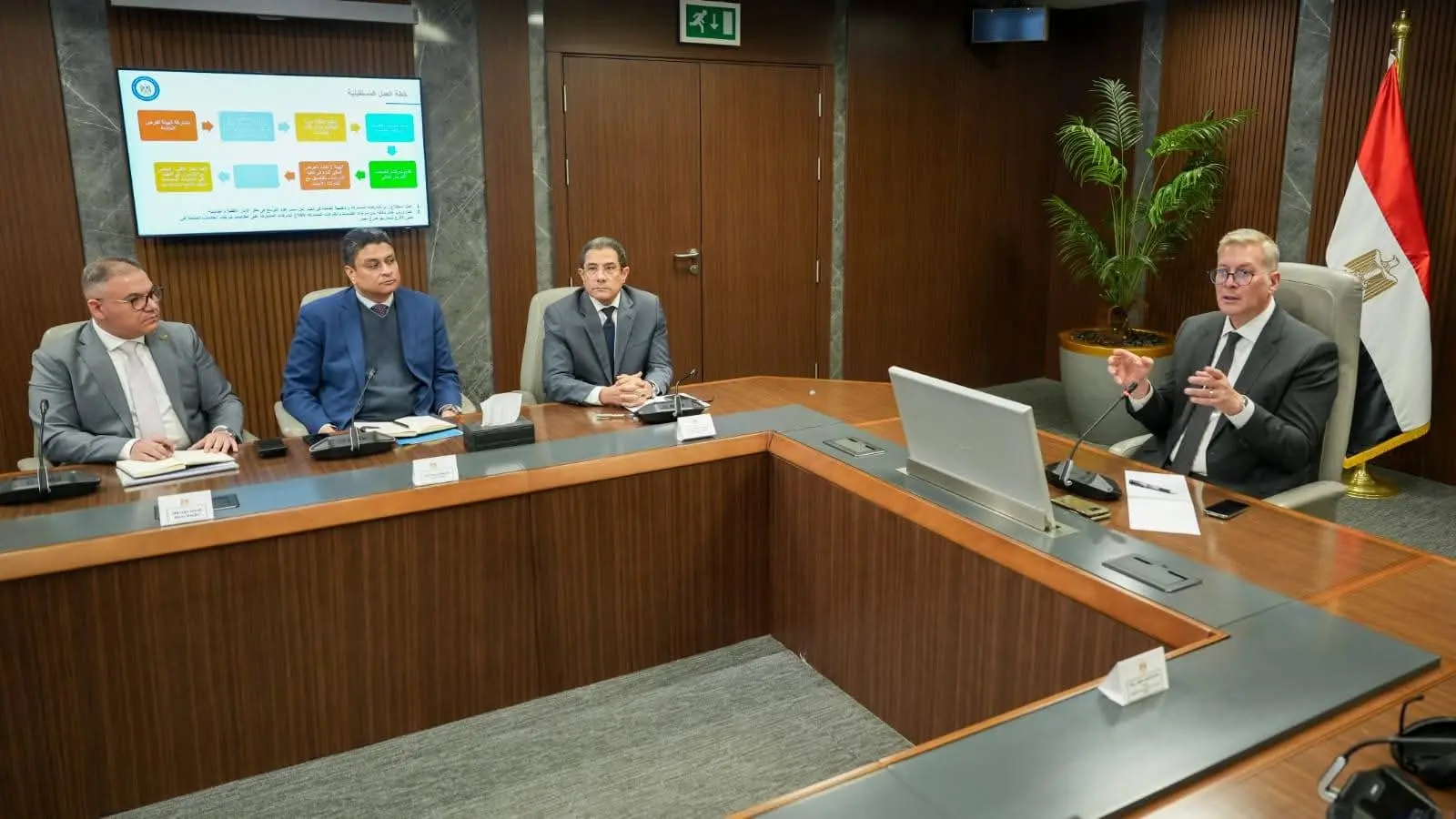 وزير البترول: تسريع تطبيق تقنيات الحفر الأفقي والتكسير الهيدروليكي لزيادة الإنتاج البترولي