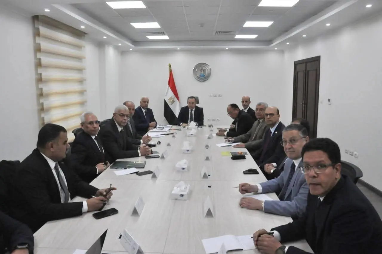 وزير التعليم العالى يتابع  مع عدد من رؤساء الجامعات الأهلية  إنتظام الدراسة بالفصل الدراسي الثان
