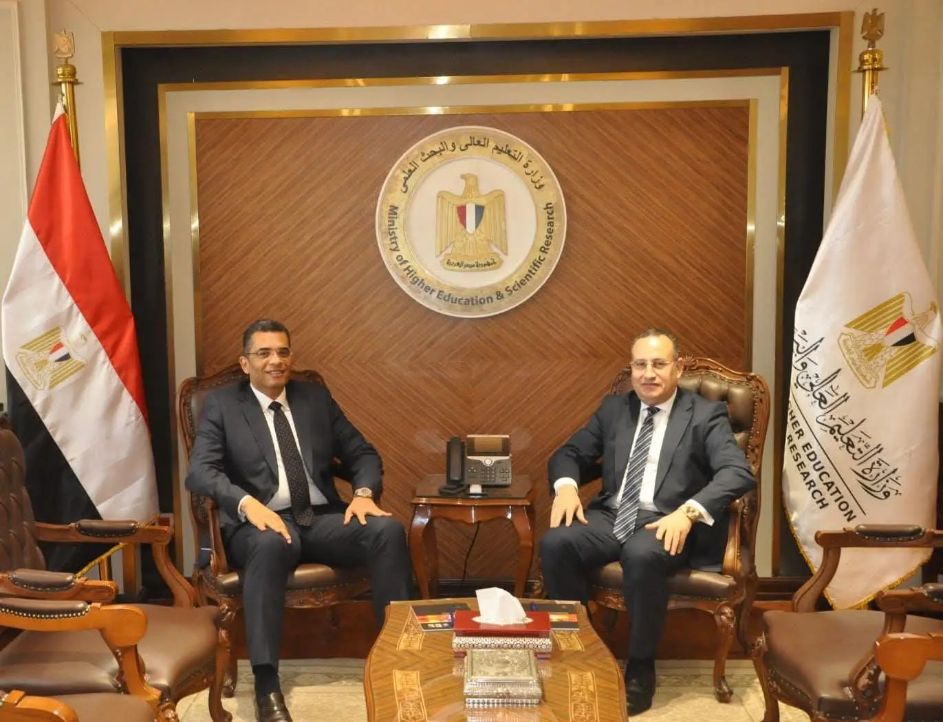 وزير التعليم العالي ومحافظ البحر الأحمر يبحثان تعزيز التعاون في المجالات الصحية والتنموية