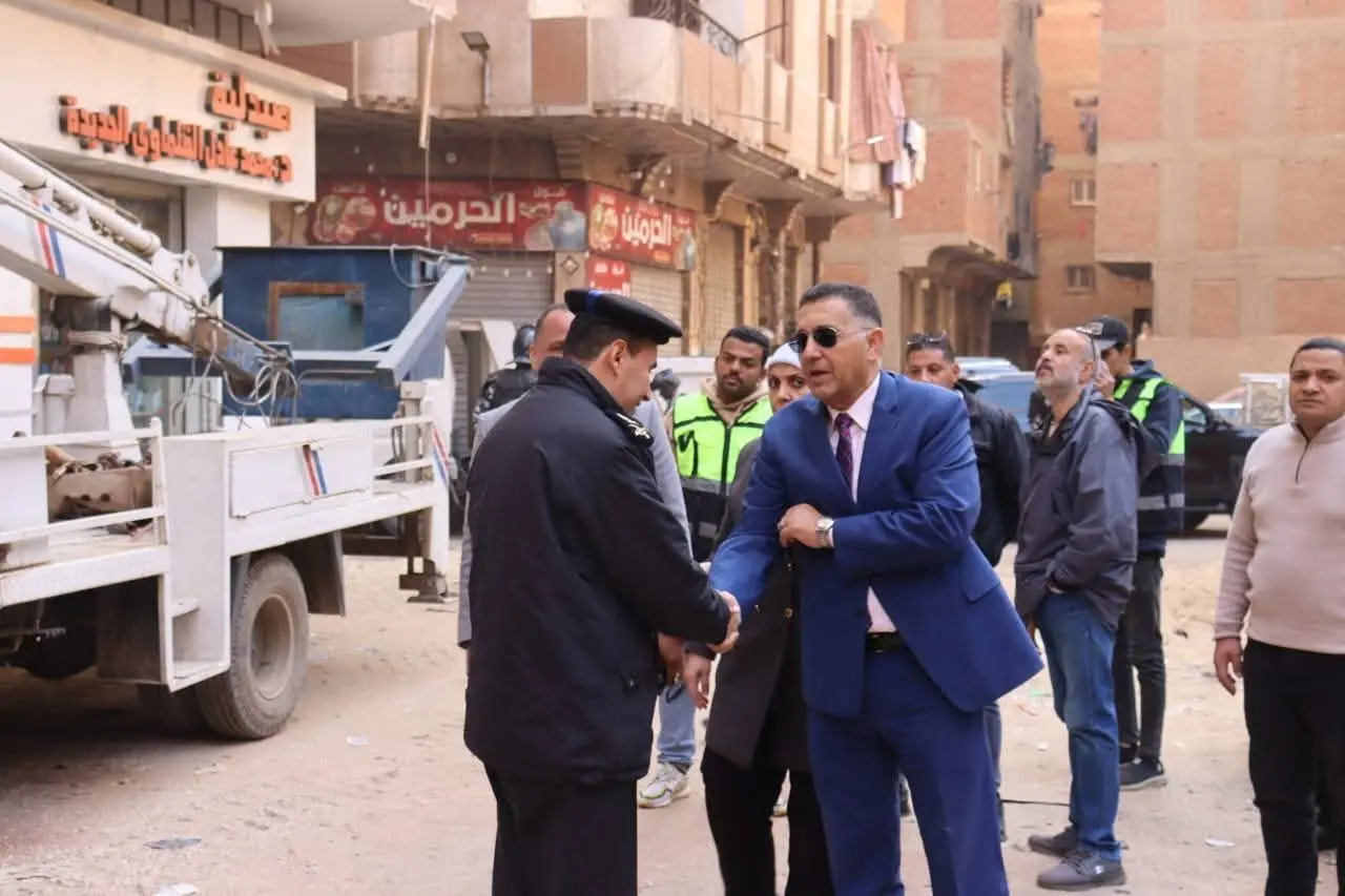 محافظ القليوبية يُشرف ميدانياً على إزالة 7 طوابق مخالفة ببرج سكني بمدينة الخصوص - fb img 1772882551964