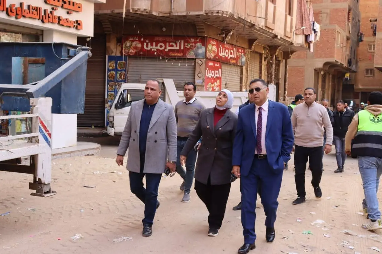 محافظ القليوبية يُشرف ميدانياً على إزالة 7 طوابق مخالفة ببرج سكني بمدينة الخصوص