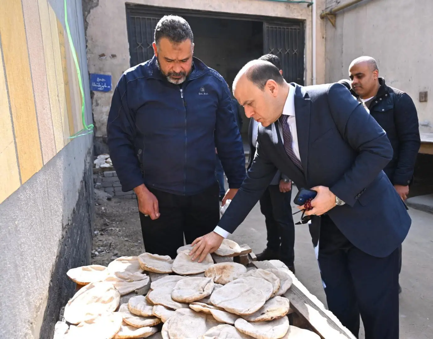 محافظ الغربية يتفقد مجمع مخابز وحدة الصيانة والتدريب ويتابع مراحل إنتاج الخبز - fb img 1773053550160