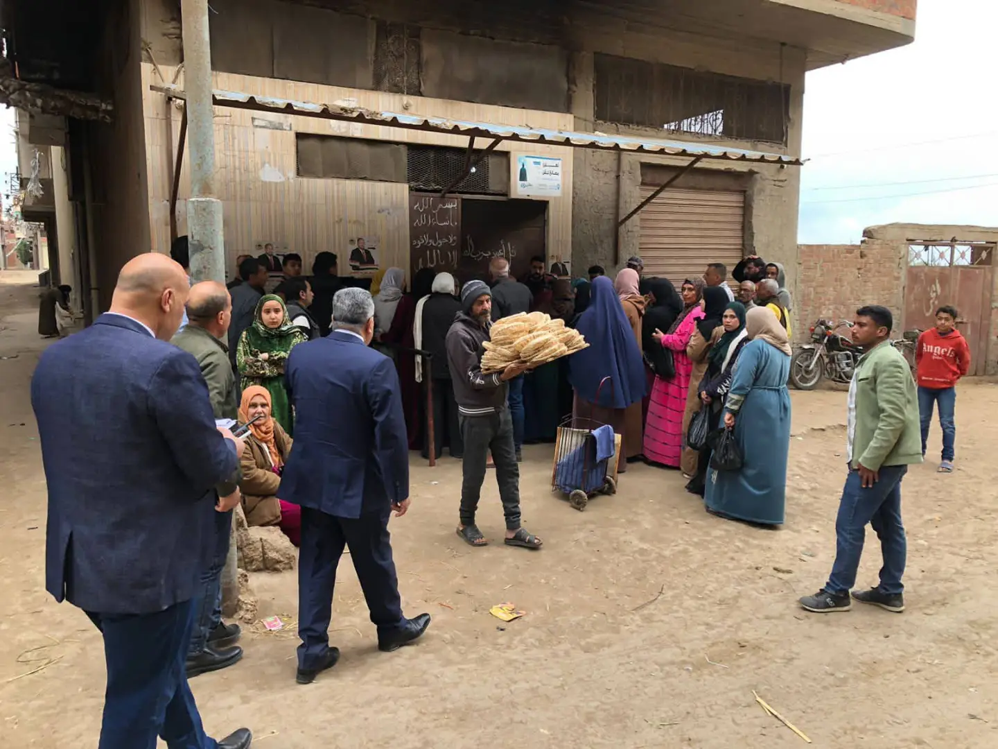 محافظ الدقهلية يتفقد المخابز بقرى مركز طلخا ويؤكد: لا تهاون في وزن وجودة رغيف الخبز - fb img 1773054902159