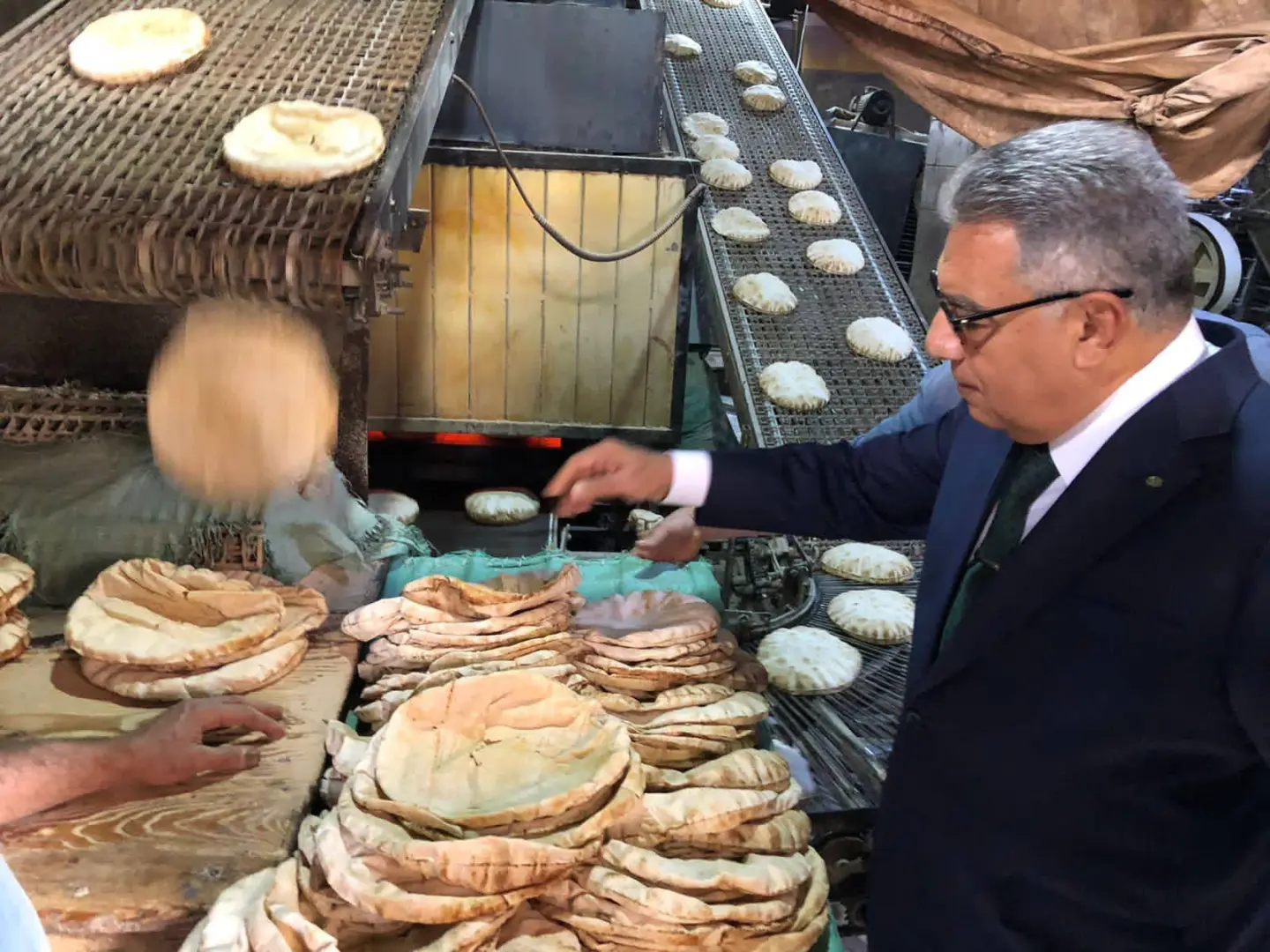 محافظ الدقهلية يتفقد المخابز بقرى مركز طلخا ويؤكد:  لا تهاون في وزن وجودة رغيف الخبز