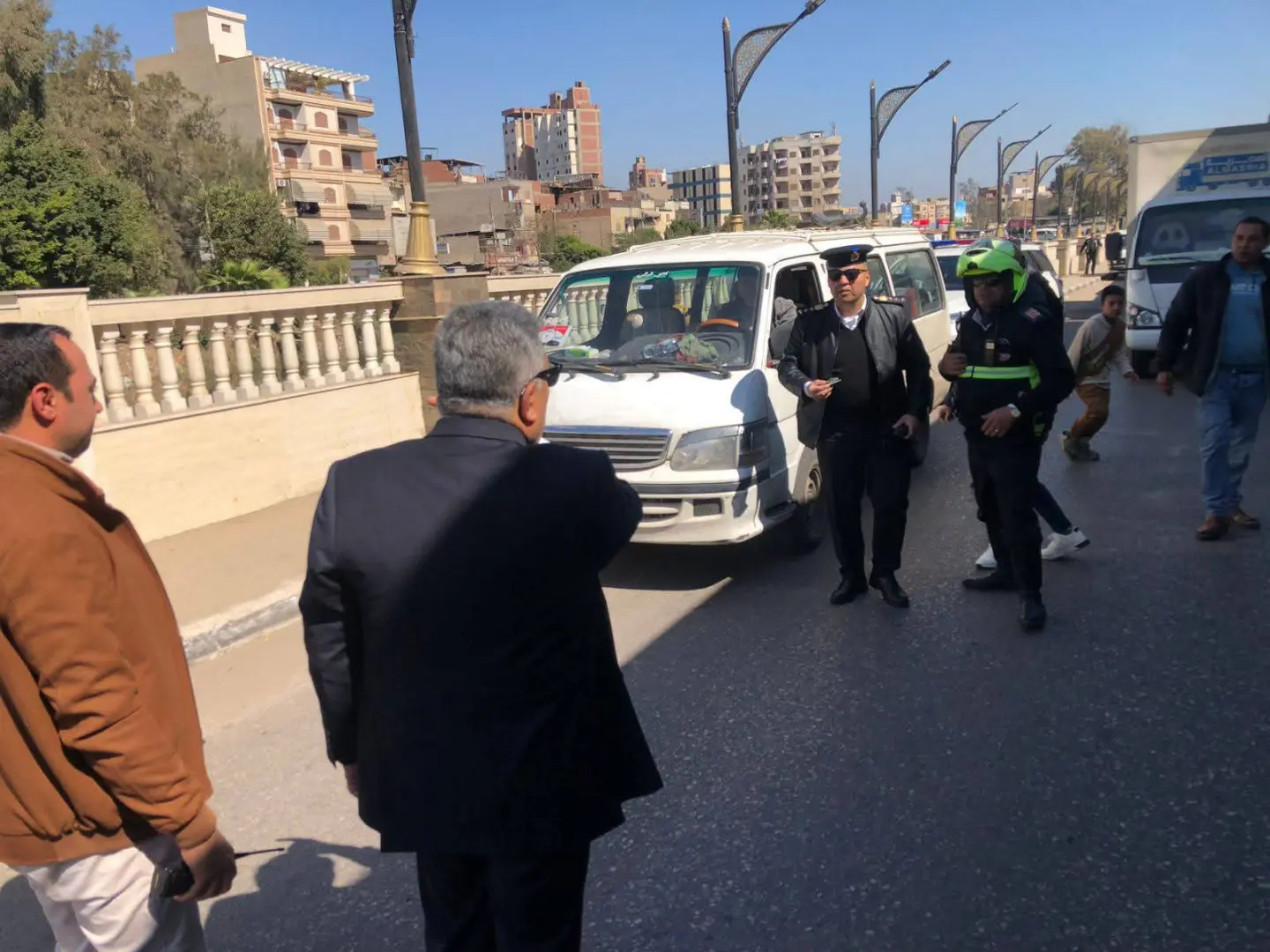 محافظ الدقهلية يقود  حملة مفاجئة على مواقف المنصورة لضبط التعريفة الجديدة - fb img 1773656938978