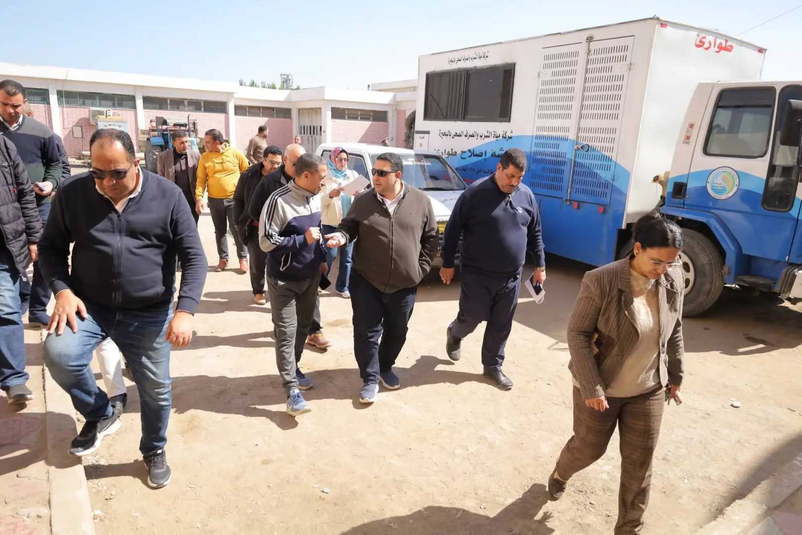 إستعدادا لعيد الفطر.. رئيس مياه البحيرة يتفقد مركز خدمة العملاء بدمنهور ويطمئن على جاهزية فروع الشركة وفرق الطوارئ - fb img 1773832507829