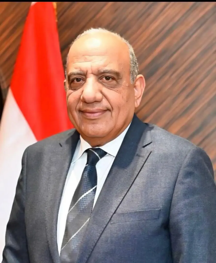 إستعداداً لعيد الفطر.. وزير الكهرباء يوجه بمد عمل مراكز الخدمة وتأمين إستقرار الشبكة القومية