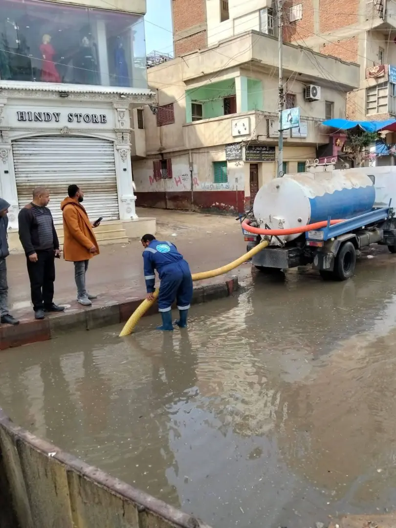 طوارئ في "مياه البحيرة" لمواجهة الأمطار الغزيرة.. وإنتشار مكثف للمعدات لرفع تراكمات المياه - fb img 1773911434271
