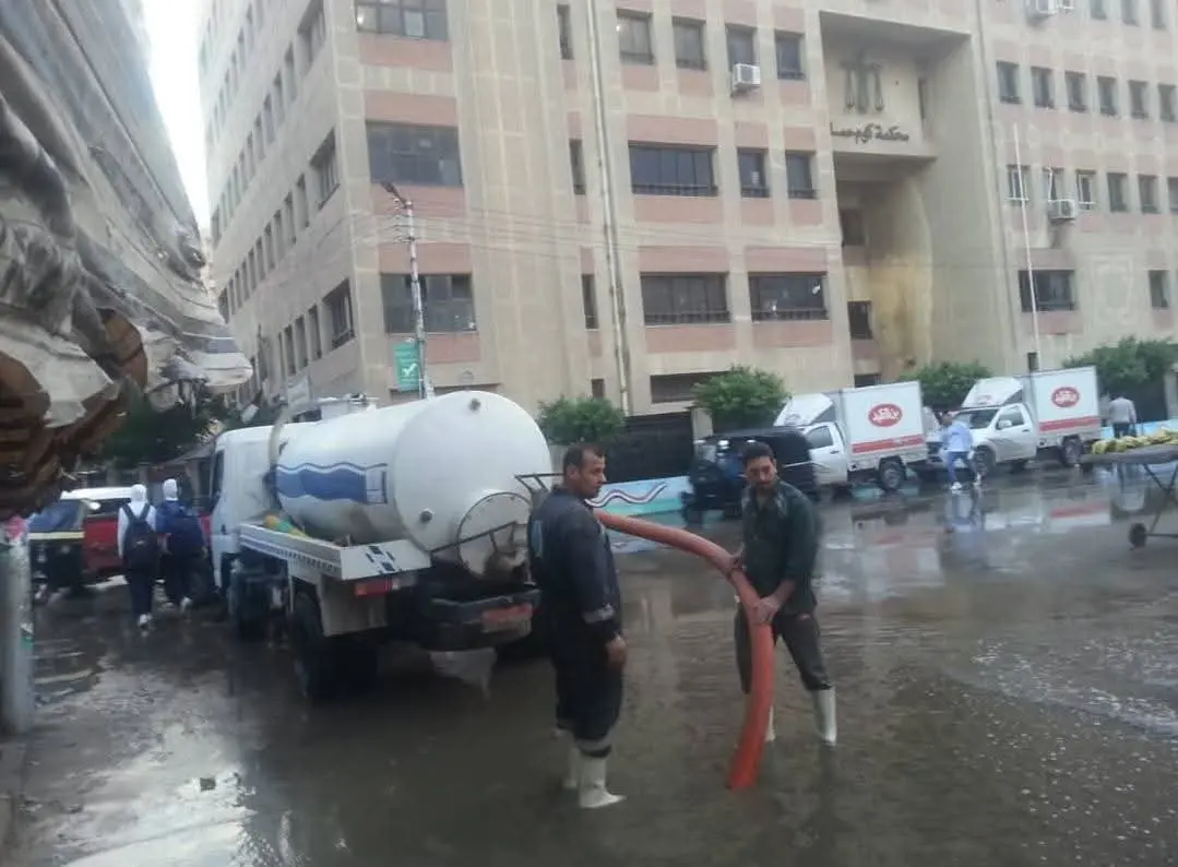 طوارئ في "مياه البحيرة" لمواجهة الأمطار الغزيرة.. وإنتشار مكثف للمعدات لرفع تراكمات المياه - fb img 1773911448020