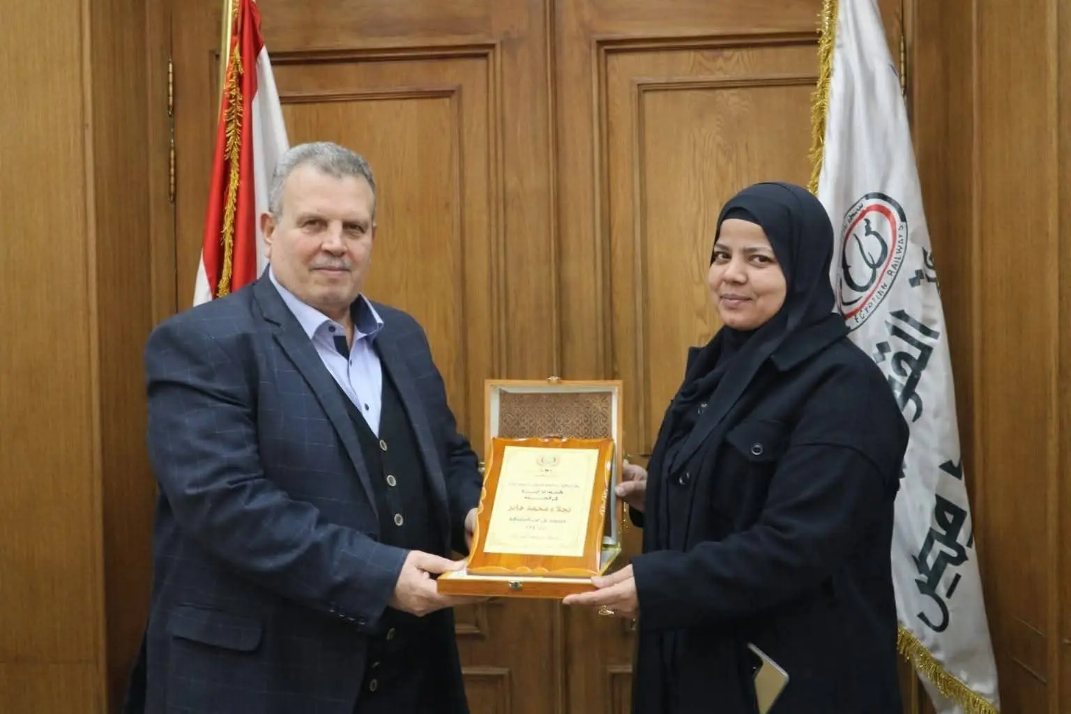 سكك حديد مصر تكرم عدد من الأمهات المثاليات على مستوى الهيئة - fb img 1774099429745