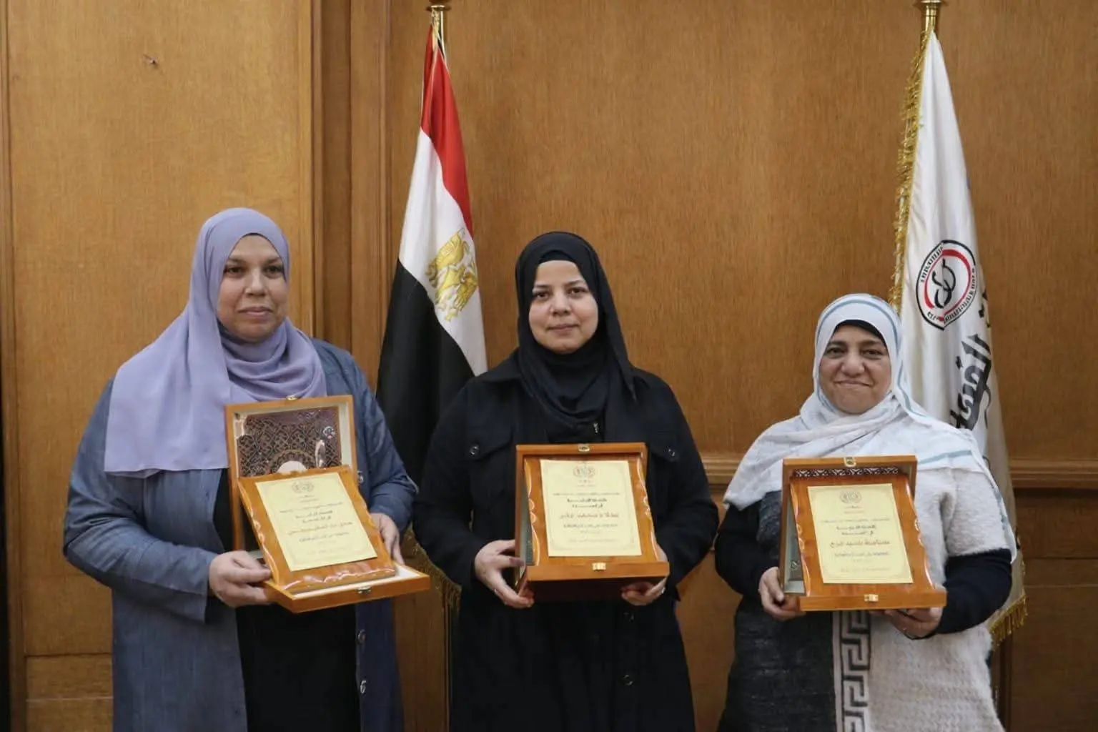 سكك حديد مصر تكرم عدد من الأمهات المثاليات على مستوى الهيئة - fb img 1774099437314