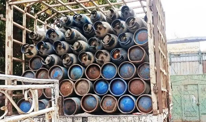 محافظ أسوان يوجه بتحرير محضر جنح لمستودع بوتاجاز مخالف بإدفو وإحالته للنيابة