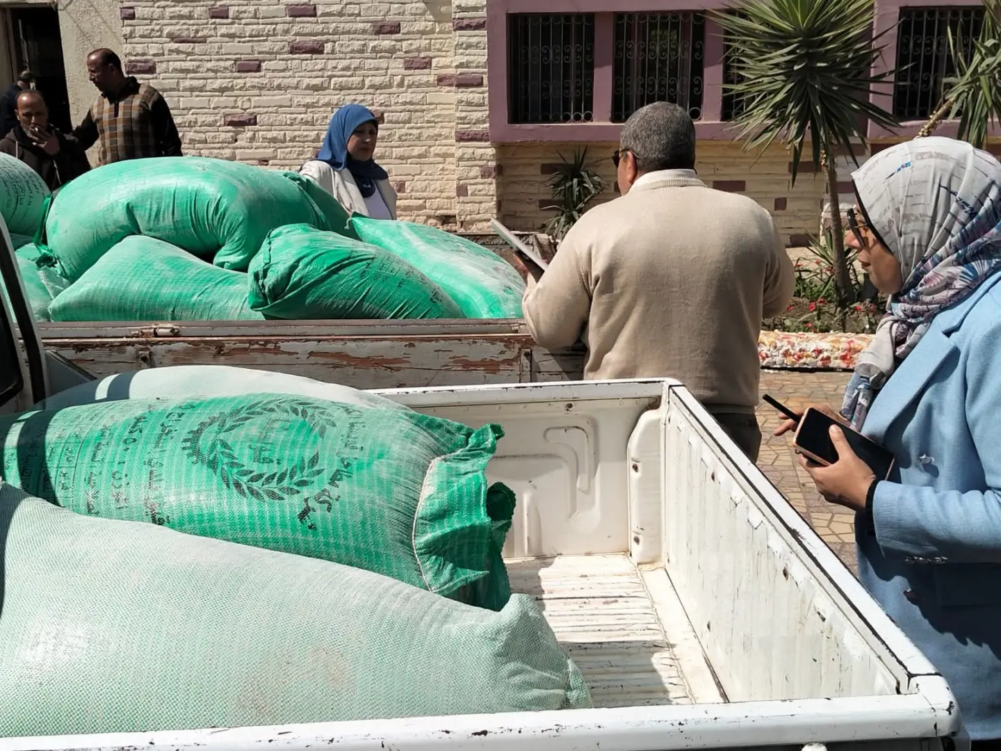 ضبط طن ونصف دقيق مدعم محظور تداوله قبل بيعه بالسوق السوداء بقويسنا بالمنوفية