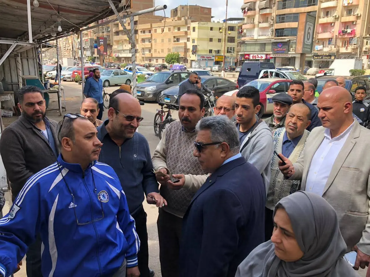 محافظ الدقهلية يشدد على منع تجميع البطاقات خلال جولة مفاجئة على المخابز بالمنصورة - fb img 1774348691197