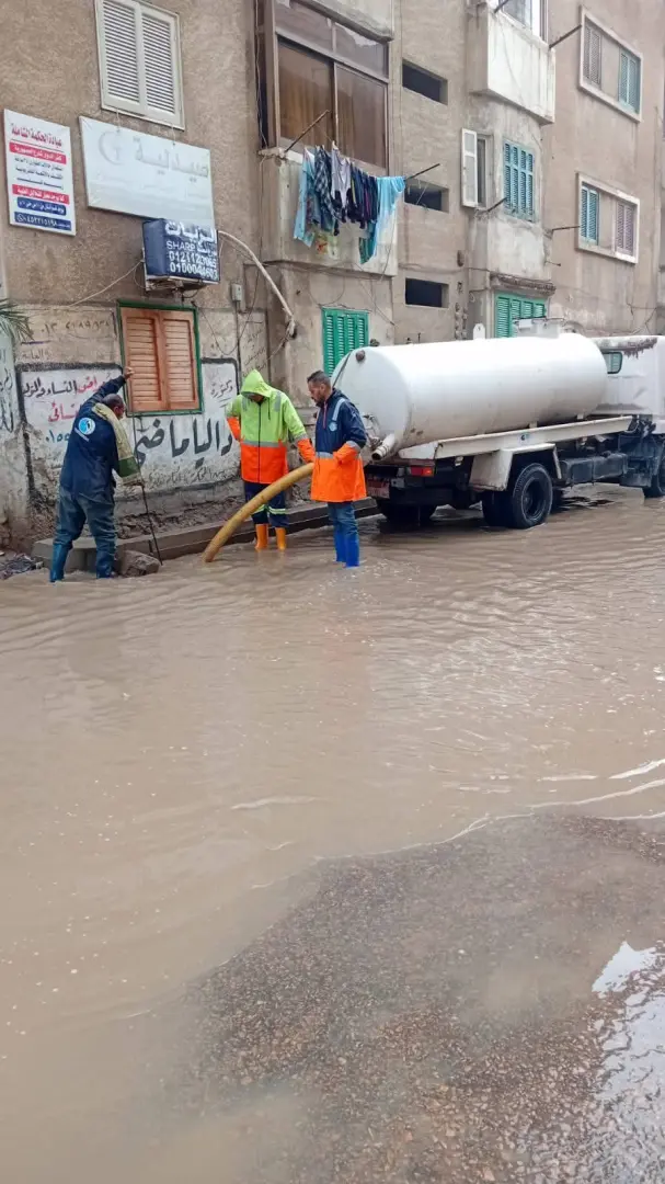 موجة من الأمطار الغزيرة والطقس السىء تضرب مدن البحيرة وجهود مكثفة لرفع تجمعات المياه - fb img 1774423698489