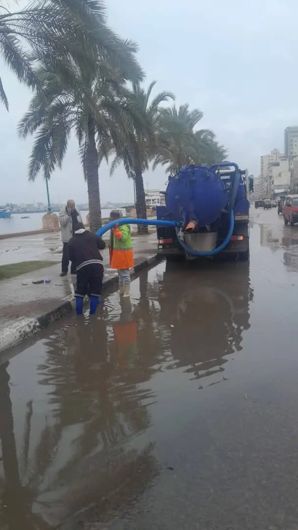 «مياه البحيرة» تواصل رفع تجمعات الأمطار بجميع مراكز ومدن المحافظة - fb img 1774428784049