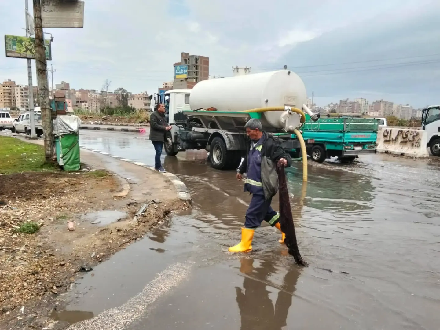 محافظ الدقهلية يتابع جهود الوحدات المحلية في رفع تجمعات مياه الأمطار على مدار الساعة - fb img 1774438184073