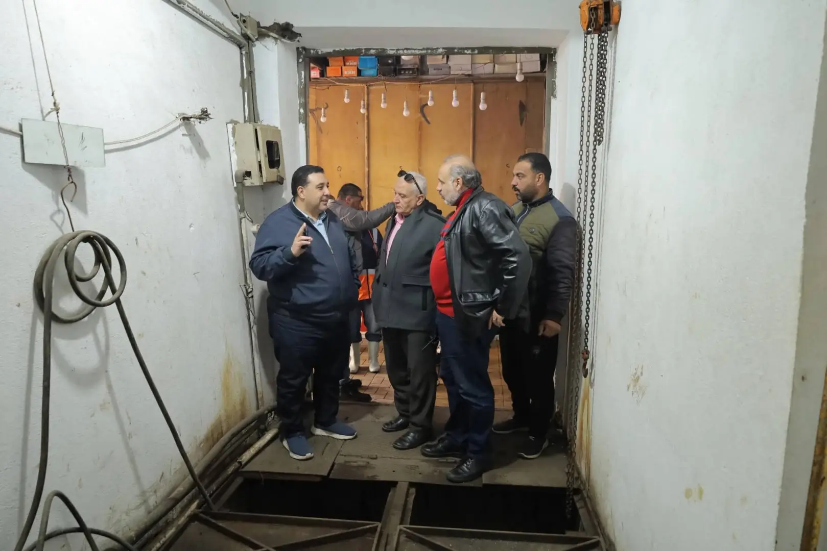 رئيس مياه البحيرة يتفقد رافعي العزيز عثمان والنفق بدمنهور ويتابع تمركزات فرق الطوارئ - fb img 1774442337933