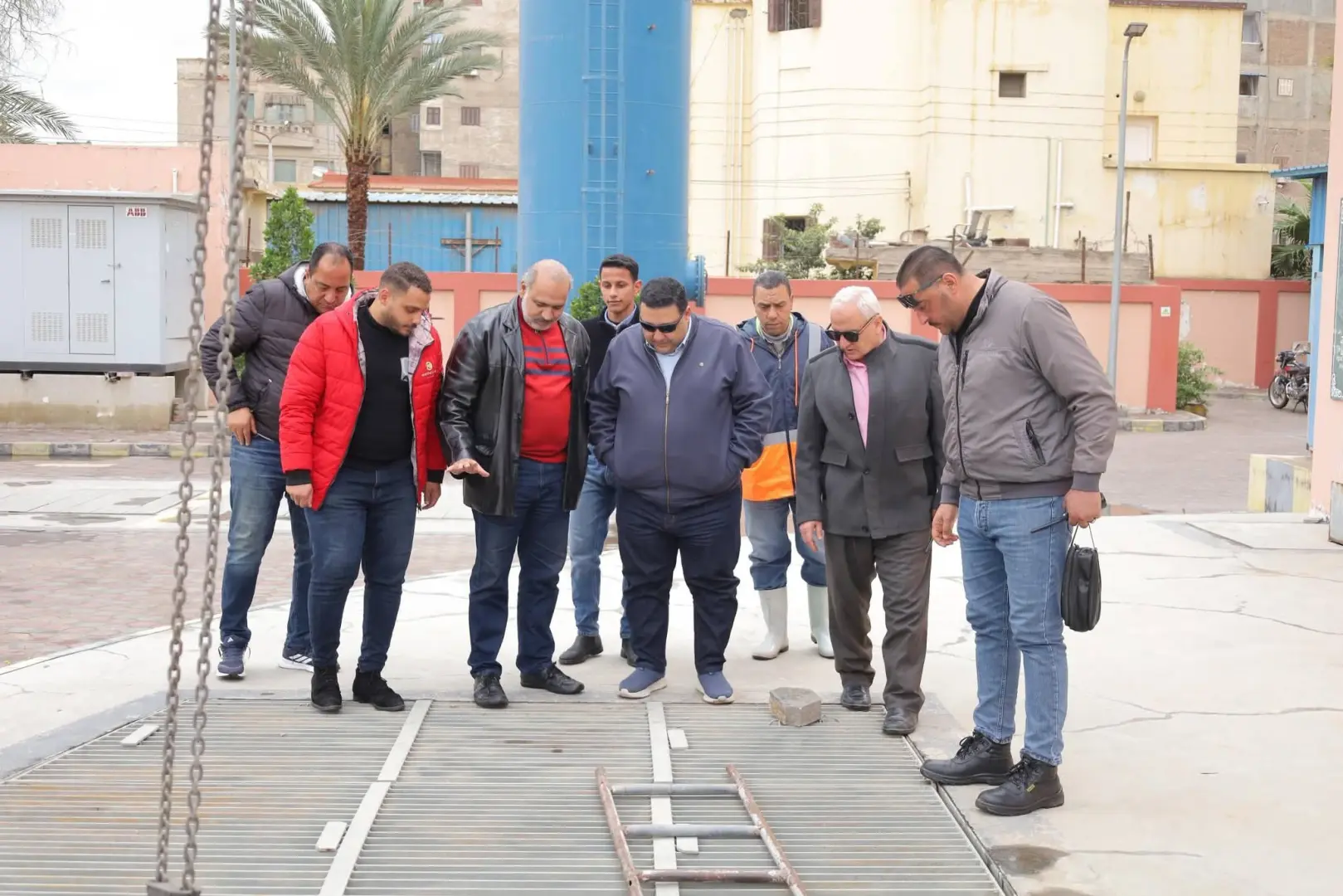 رئيس مياه البحيرة يتفقد رافعي العزيز عثمان والنفق بدمنهور ويتابع تمركزات فرق الطوارئ - fb img 1774442344428