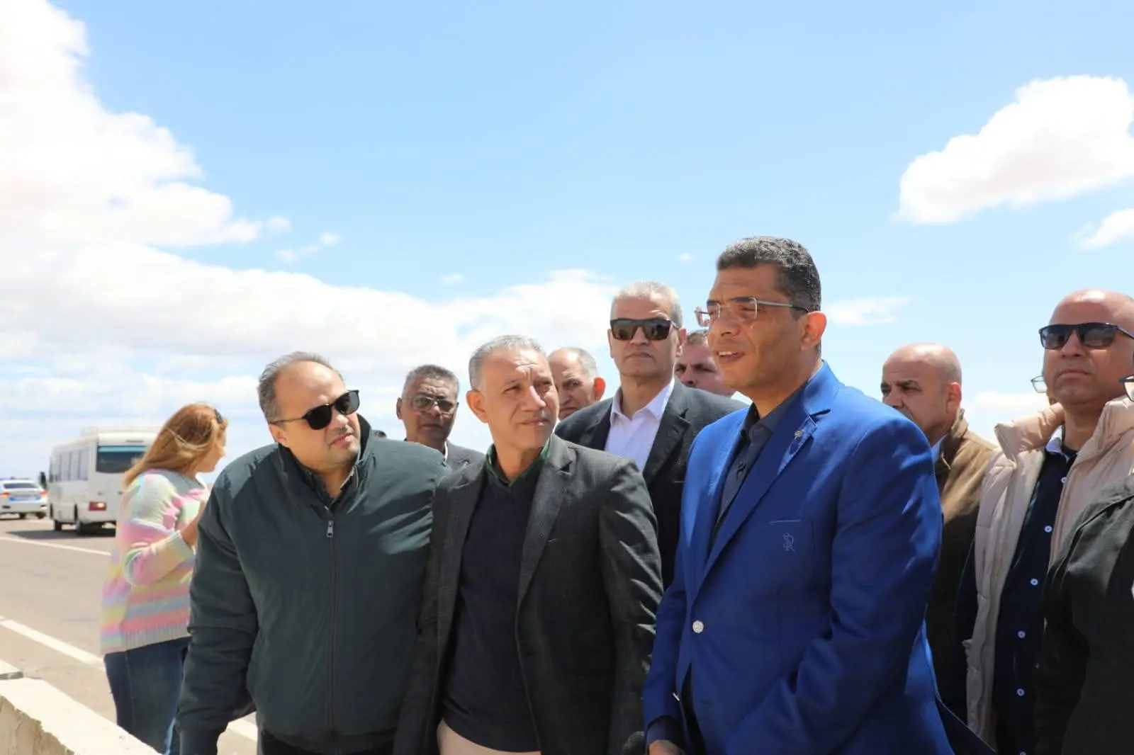 محافظ البحر الأحمر يتأكد من جاهزية البرابخ وحاجز التوجيه بالكيلو 8 لمواجهة التقلبات الجوية بمدينة رأس غارب - fb img 1774521245418