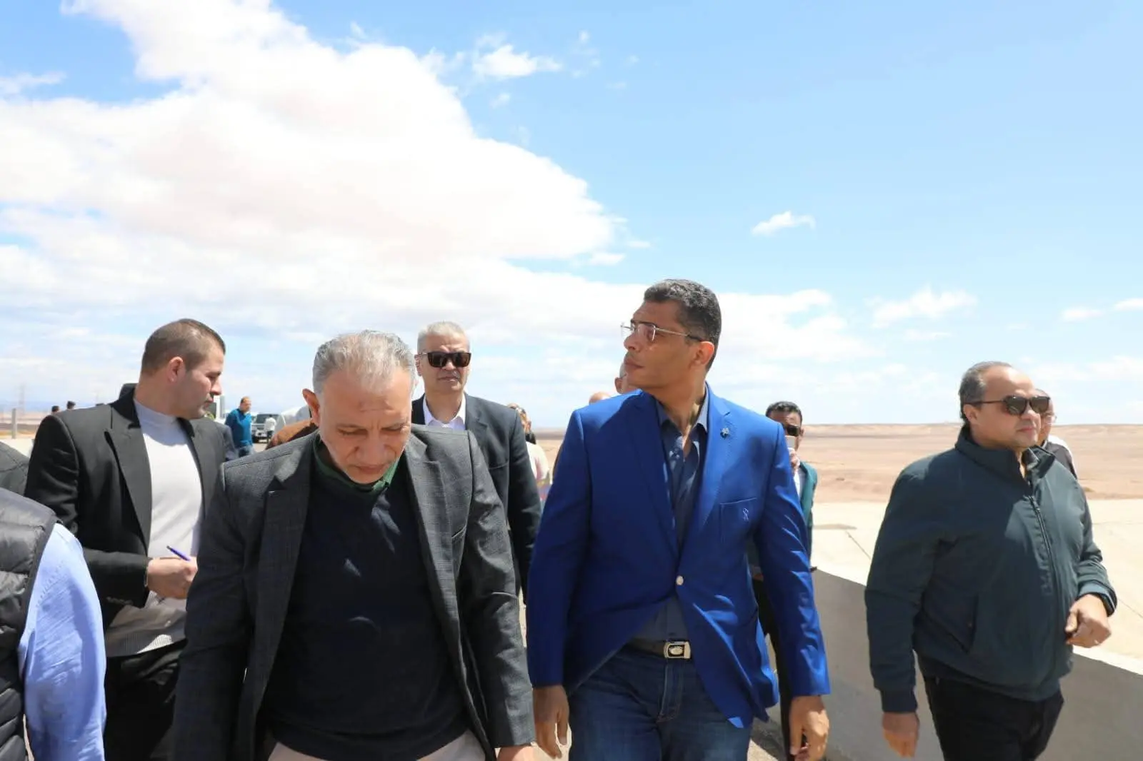محافظ البحر الأحمر يتأكد من جاهزية البرابخ وحاجز التوجيه بالكيلو 8 لمواجهة التقلبات الجوية بمدينة رأس غارب - fb img 1774521272091