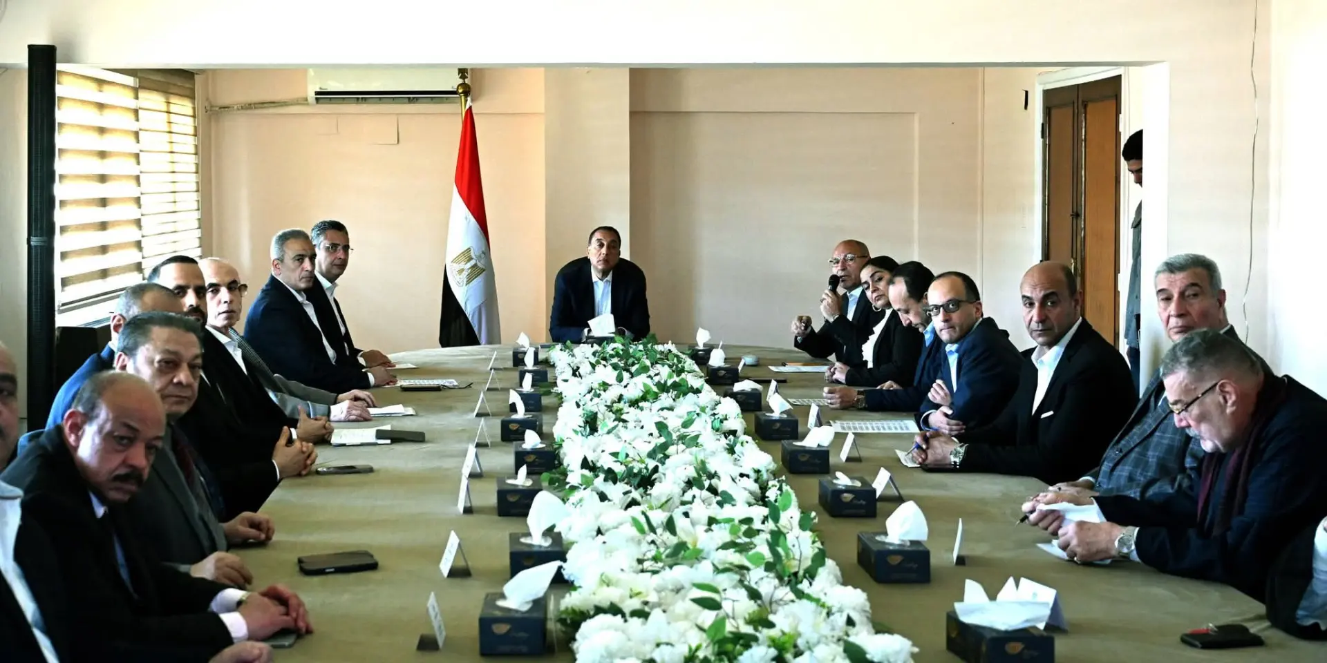 رئيس الوزراء يعقد إجتماعا مع أعضاء مجلس إدارة سوق العبور لتجارة الجملة