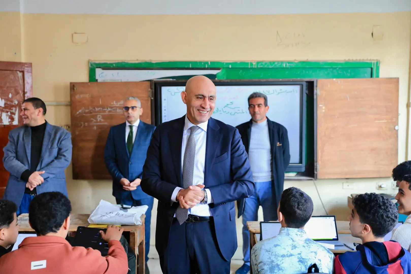 بين "برمجيات المستقبل" و"علاج القرائية".. تفاصيل جولة " وزير التربية والتعليم" المفاجئة بمدارس الغربية - fb img 1774867666661