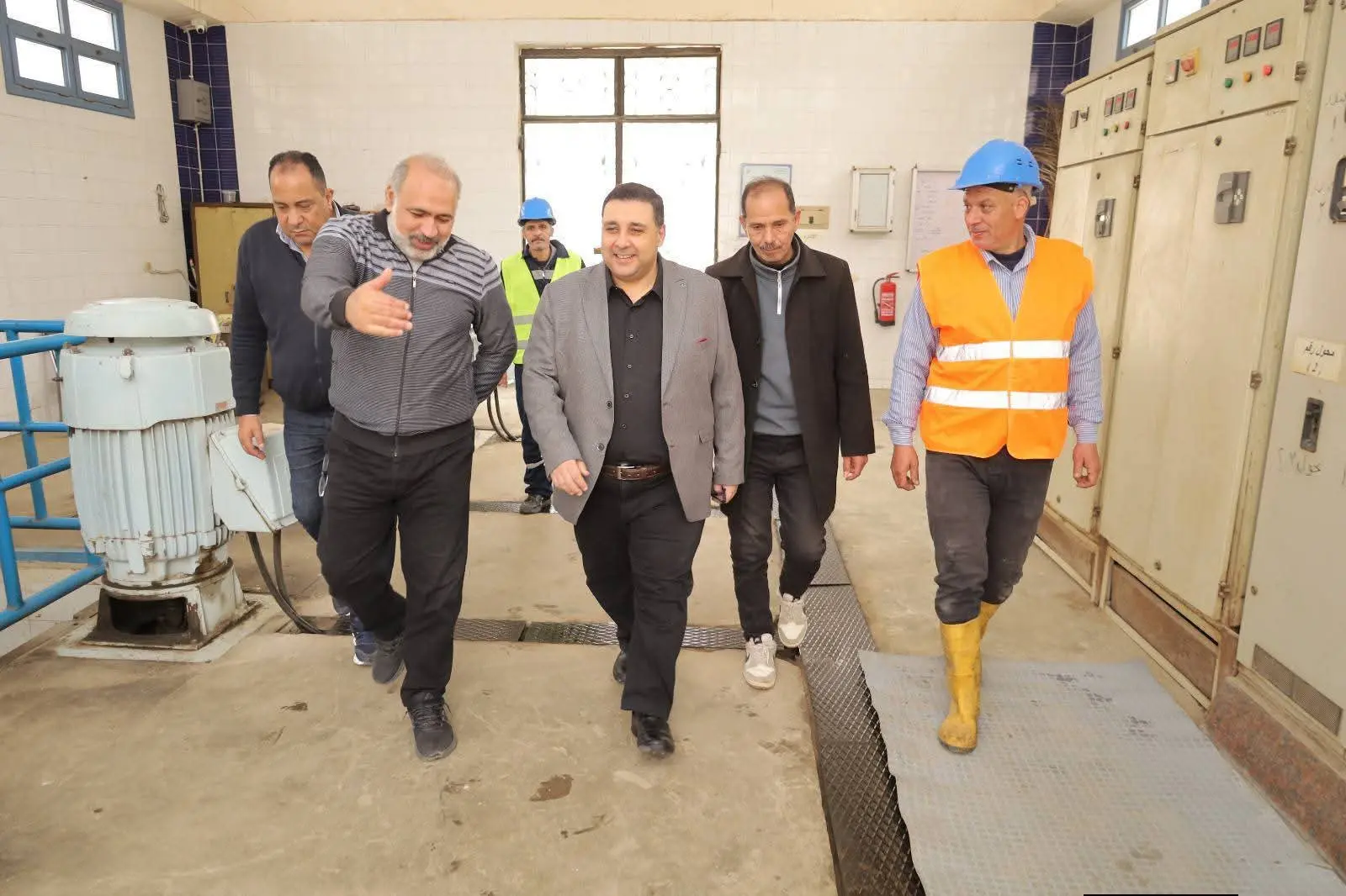رئيس مياه البحيرة يتفقد رافع منشية الحرية بدمنهور ويشيد بجهود رجال الصرف الصحي