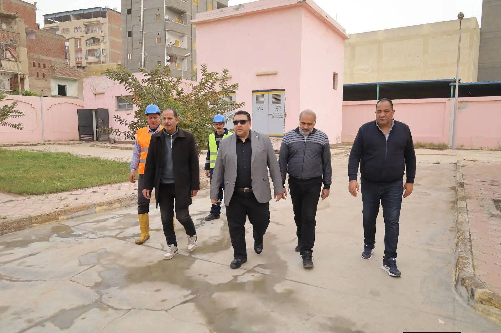 رئيس مياه البحيرة يتفقد رافع منشية الحرية بدمنهور ويشيد بجهود رجال الصرف الصحي - fb img 1775134875649