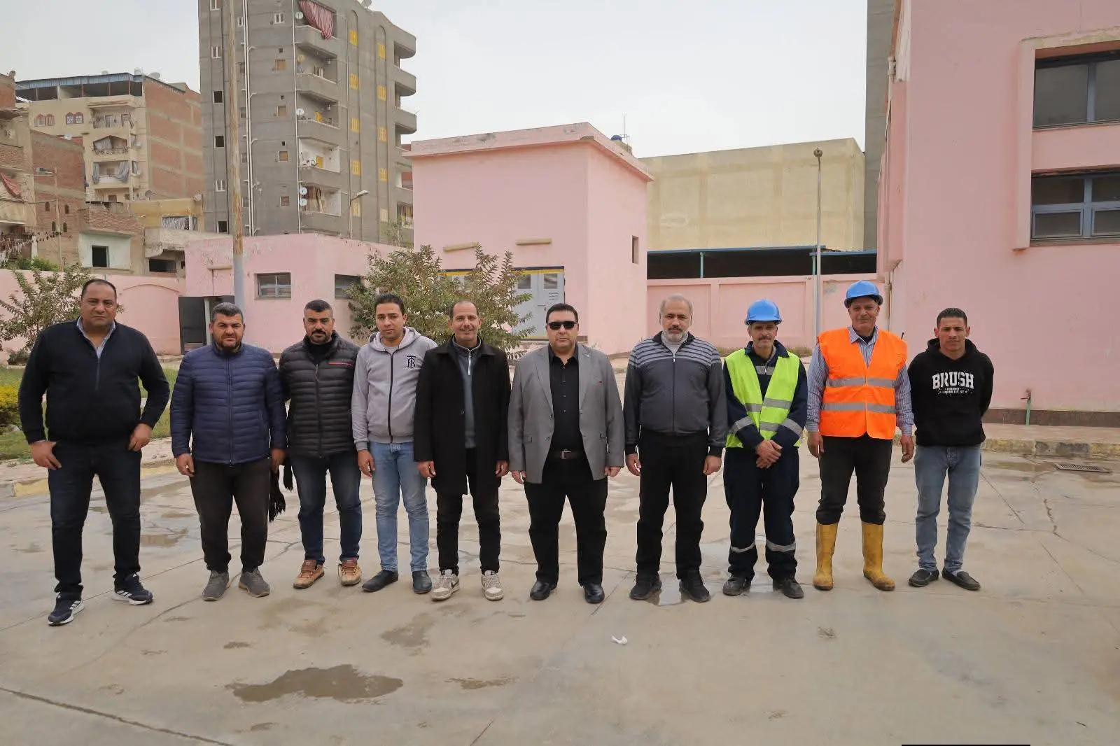 رئيس مياه البحيرة يتفقد رافع منشية الحرية بدمنهور ويشيد بجهود رجال الصرف الصحي - fb img 1775134878592