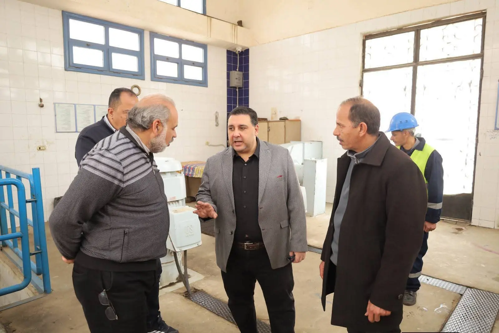 رئيس مياه البحيرة يتفقد رافع منشية الحرية بدمنهور ويشيد بجهود رجال الصرف الصحي - fb img 1775134898658