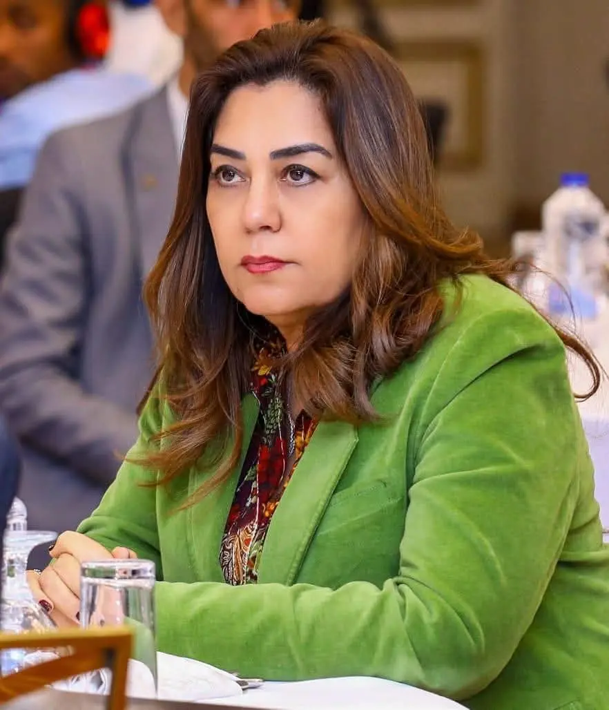 وزيرة التنمية المحلية والبيئة توجه بمحاصرة بقعة "سولار" في ترعة الإسماعيلية.. وتعطيل مؤقت لمحطات المياه بالقليوبية والشرقية