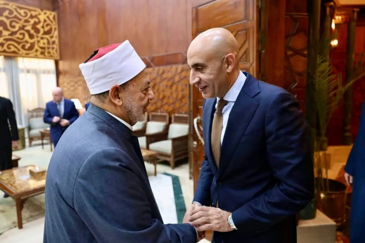 شيخ الأزهر يبحث مع وزير التربية والتعليم سبل تعزيز التعاون المشترك فى المناهج الدراسية - fb img 1775141335148
