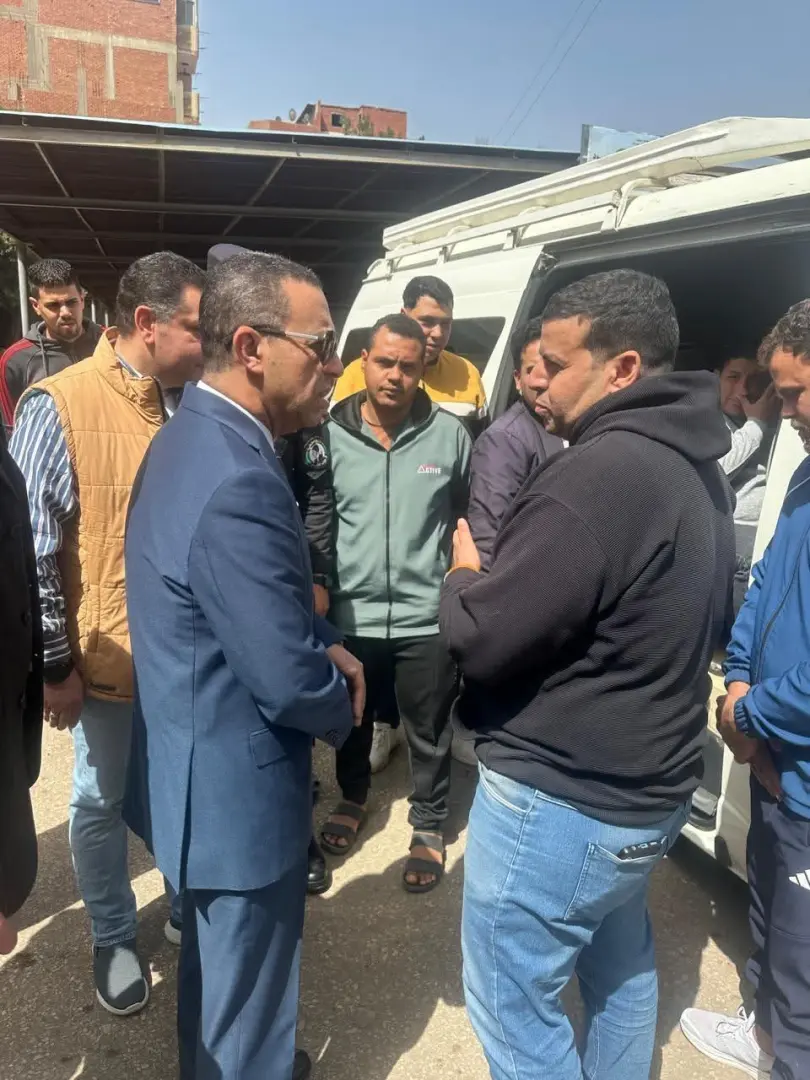 محافظ المنوفية يفاجئ مجمع مواقف شبين الكوم للتأكد من إنتظام  العمل والإلتزام بالتعريفة المقررة - fb img 1775296963450 1