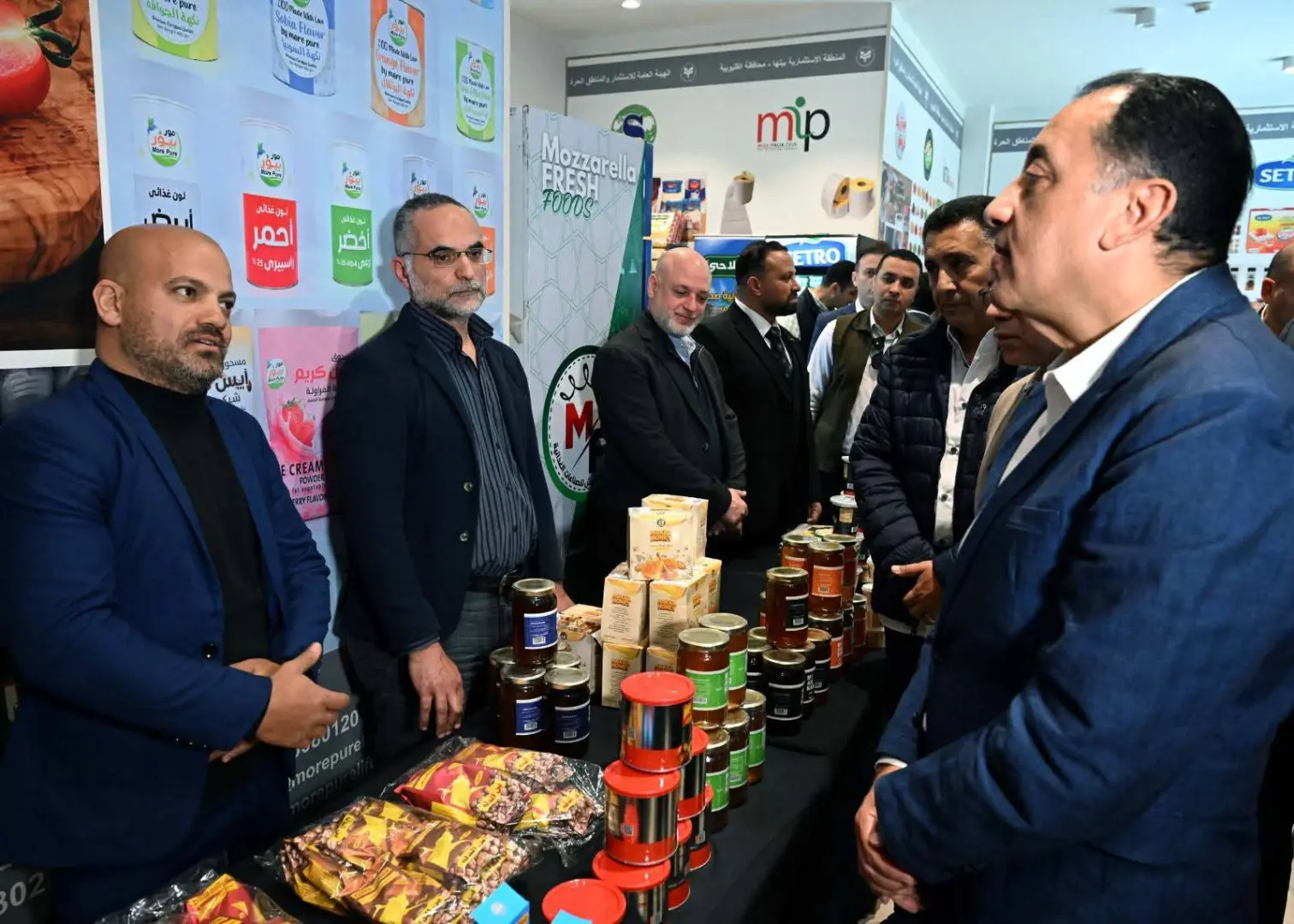 رئيس الوزراء يشيد بالمنتجات المعروضة بمعرض منتجات الشركات الصناعية ببنها - fb img 1775305879094