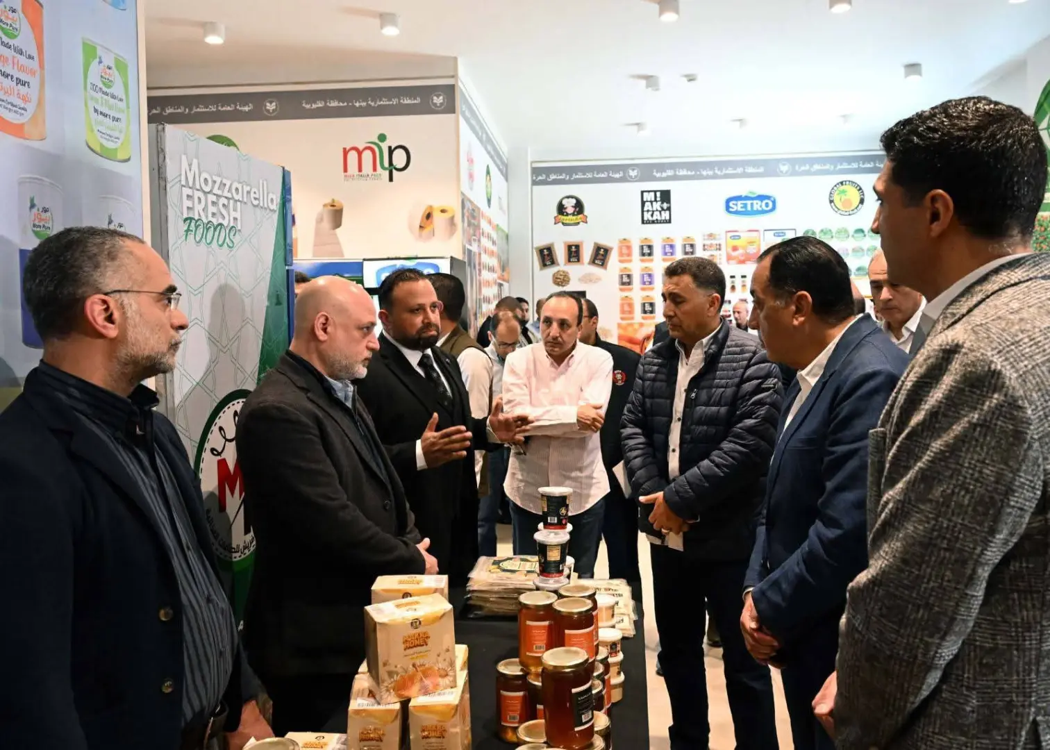 رئيس الوزراء يشيد بالمنتجات المعروضة بمعرض منتجات الشركات الصناعية ببنها - fb img 1775305886638