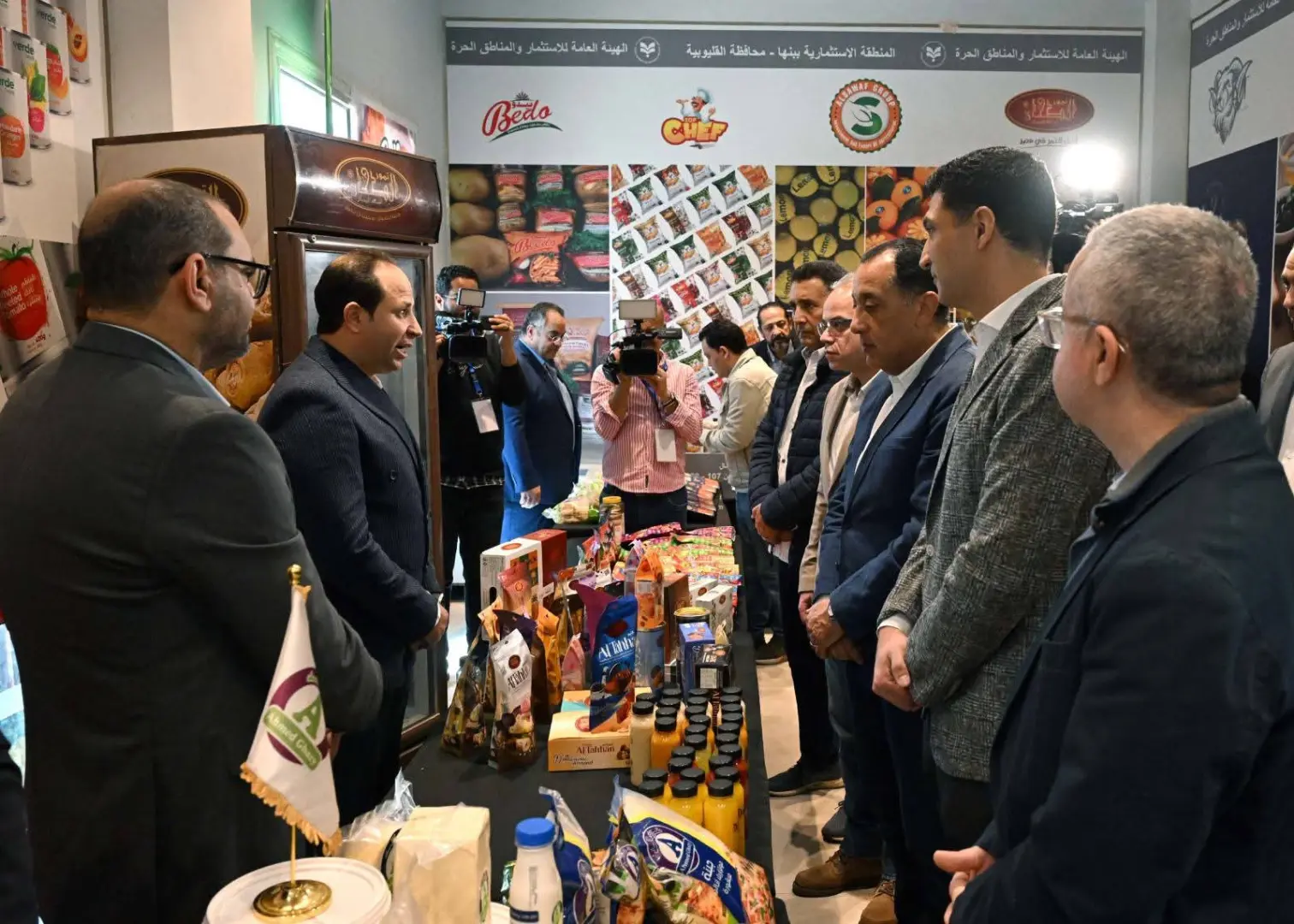 رئيس الوزراء يشيد بالمنتجات المعروضة بمعرض منتجات الشركات الصناعية ببنها - fb img 1775305889401