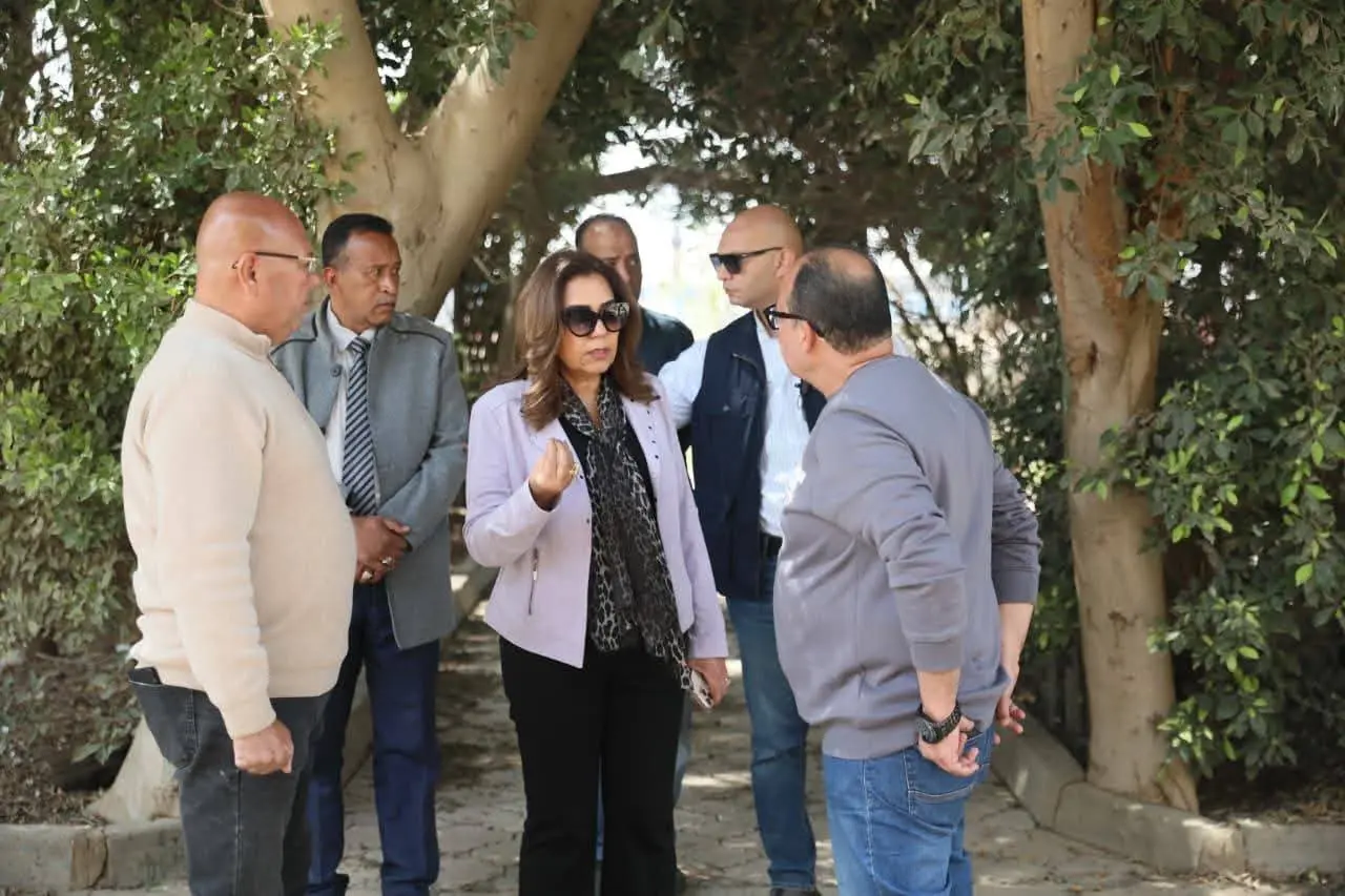 وزيرة التنمية المحلية والبيئة تتفقد المشتل المركزي للوزارة بالقاهرة الجديدة للوقوف على الوضع الحالي له - fb img 1775551292476